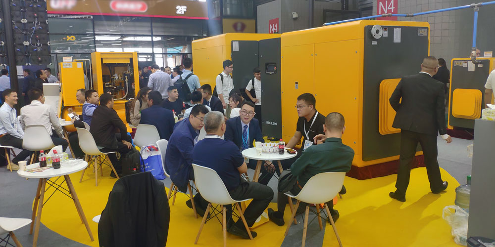 展會現場-國內客人到會參觀了解