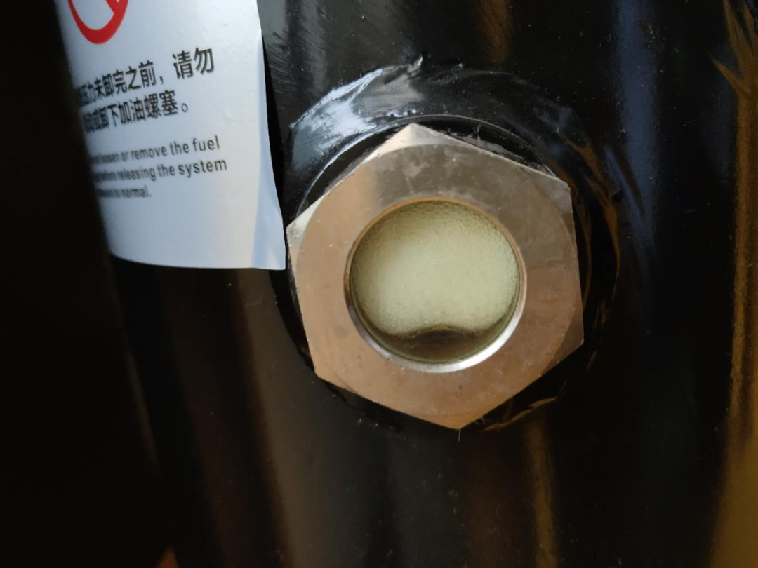 激光切割用一體式空壓機除水排污的重要性