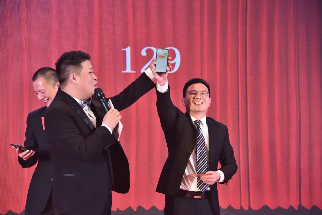 同心同德 共創共贏｜葆德控股集團2022迎新年會虎力全開，勢在必燃！