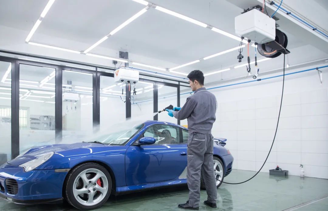 優(yōu)秀的汽修公司都選擇了葆德空壓機：動力好幫手！省電又省心！