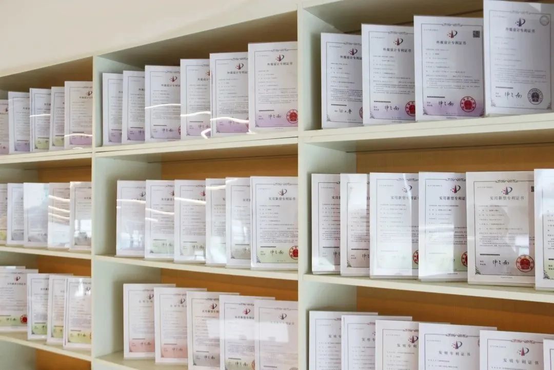 葆德空壓機(jī)再獲“廣東省名優(yōu)高新技術(shù)產(chǎn)品”榮譽(yù)稱號！