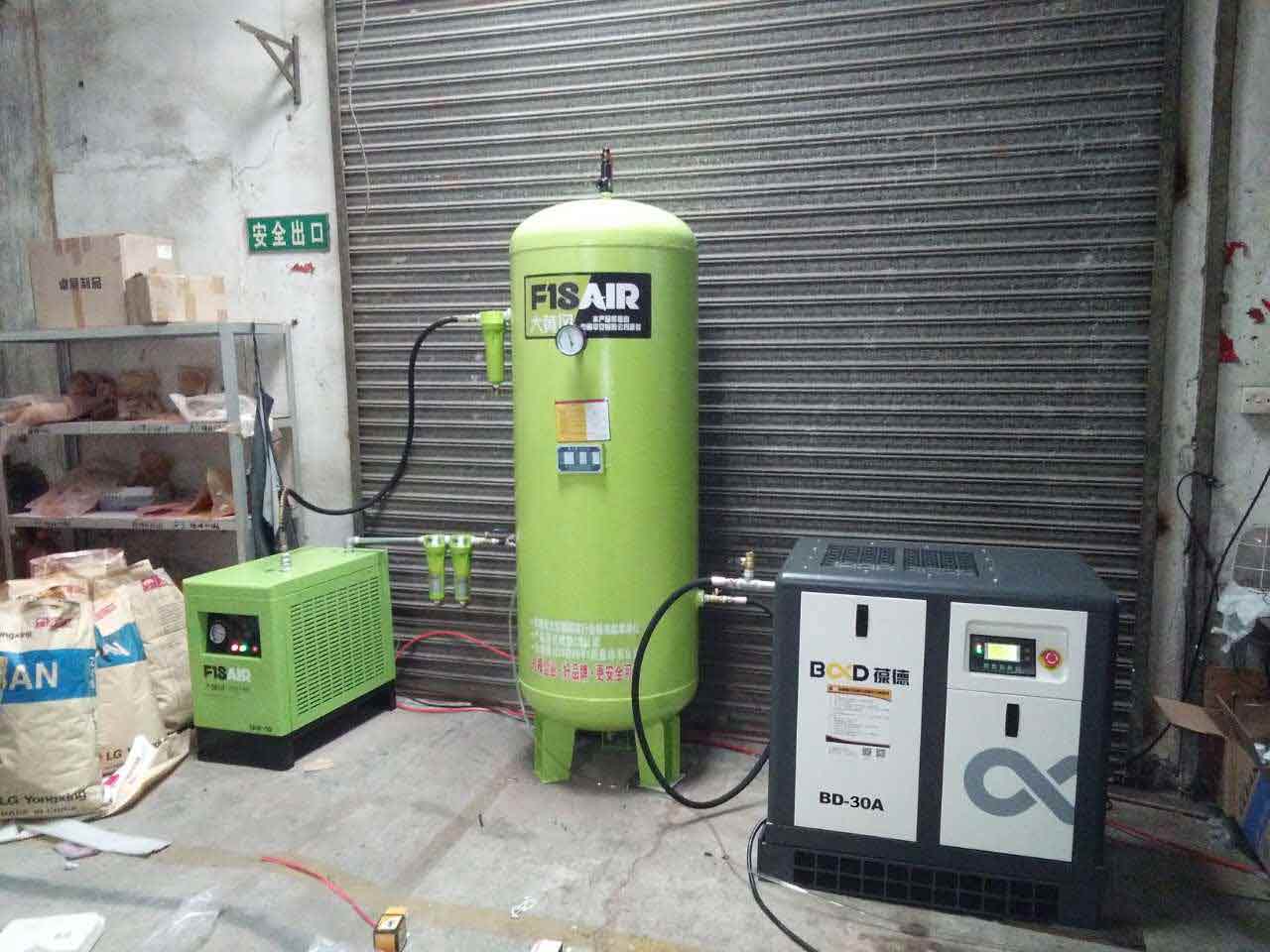 葆德空壓機配大黃蜂儲氣罐組合工作站